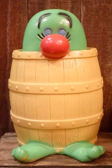画像1: ct-261014-20 NEW YORK VINYL PROD 1971 Kilroy Peek-a-Boo Barrel Coin Bank